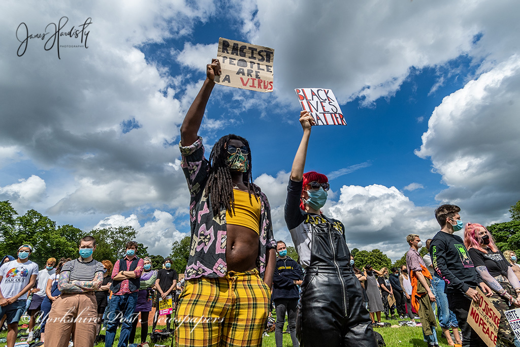 YPinPictures's tweet photo. Huge numbers gather for a #peaceful #protest in Hyde Park #Leeds showing support for #BLM @ukblm #blacklivesmatterleeds @yorkshirepost @LeedsNews #yplive #yeplive @MarisaCashill @IanDayPix @mikegauntdesign @LauraCollinsYPN #protesters #demonstrator #Equality @WestYorksPolice https://t.co/qoLxJQCwPk