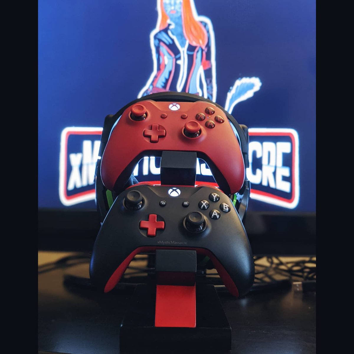 xMysticMassacre's tweet image. @stealthkod90 sent me this dope ass controller stand recently 👀🔥

#xbox #controllerstand