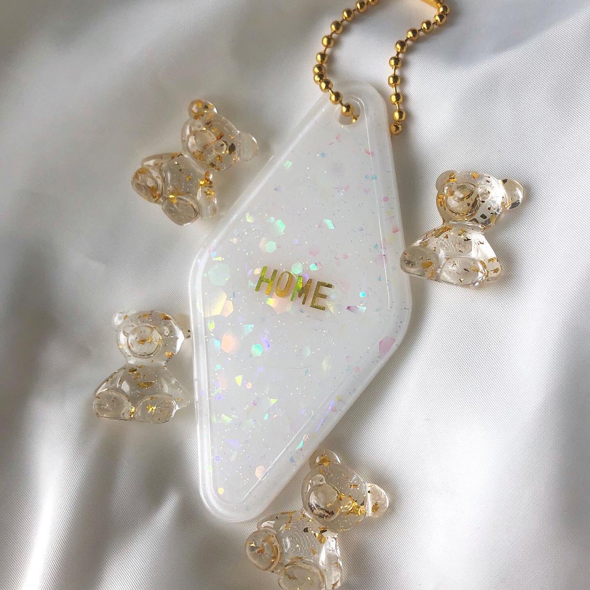 floridclouds's tweet photo. customizable! dm for info and price! :) #kpop #keychain #resin #resincraft #resincharm #gantungankunci #hadiah #unik #lucu #ganci #custom #bts  #nct #exo #euphoria #firstlove #wtbbts #wtbkpop #wtsbts #wtskpopn #wtbalbum #wtsalbum #bunga #glitter #gantungantas #murah https://t.co/aQElrL2ADr
