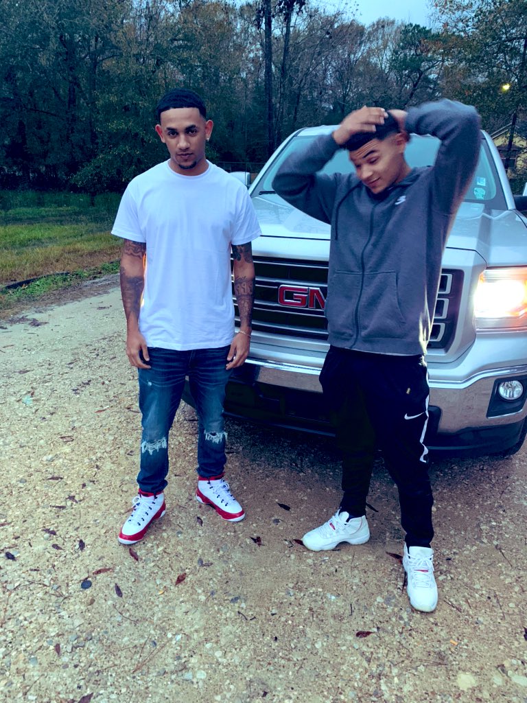 MarcusYungsav's tweet photo. who would’ve ever thought this shit would happen to u brudda we had to much shit planned we ain’t get to do shit was deeper than y’all think . Nighas wasn’t on what we was on. On yo niece U gon live through me forever brudda , rest Easy i love u forever . realday1💙💰6•21•20 https://t.co/QFIqPigJGU