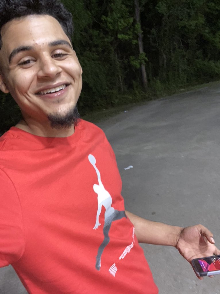 MarcusYungsav's tweet photo. who would’ve ever thought this shit would happen to u brudda we had to much shit planned we ain’t get to do shit was deeper than y’all think . Nighas wasn’t on what we was on. On yo niece U gon live through me forever brudda , rest Easy i love u forever . realday1💙💰6•21•20 https://t.co/QFIqPigJGU