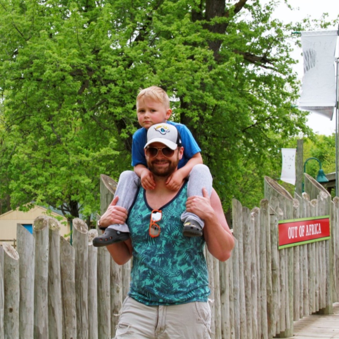 GreatPlainsZoo's tweet photo. Happy Father's Day to our #GPZooDadCrew! Are you spending time with the dad in your life at the Zoo today? Drop those proud papa photos below! #NumberOneDads https://t.co/GsRggrK6LT