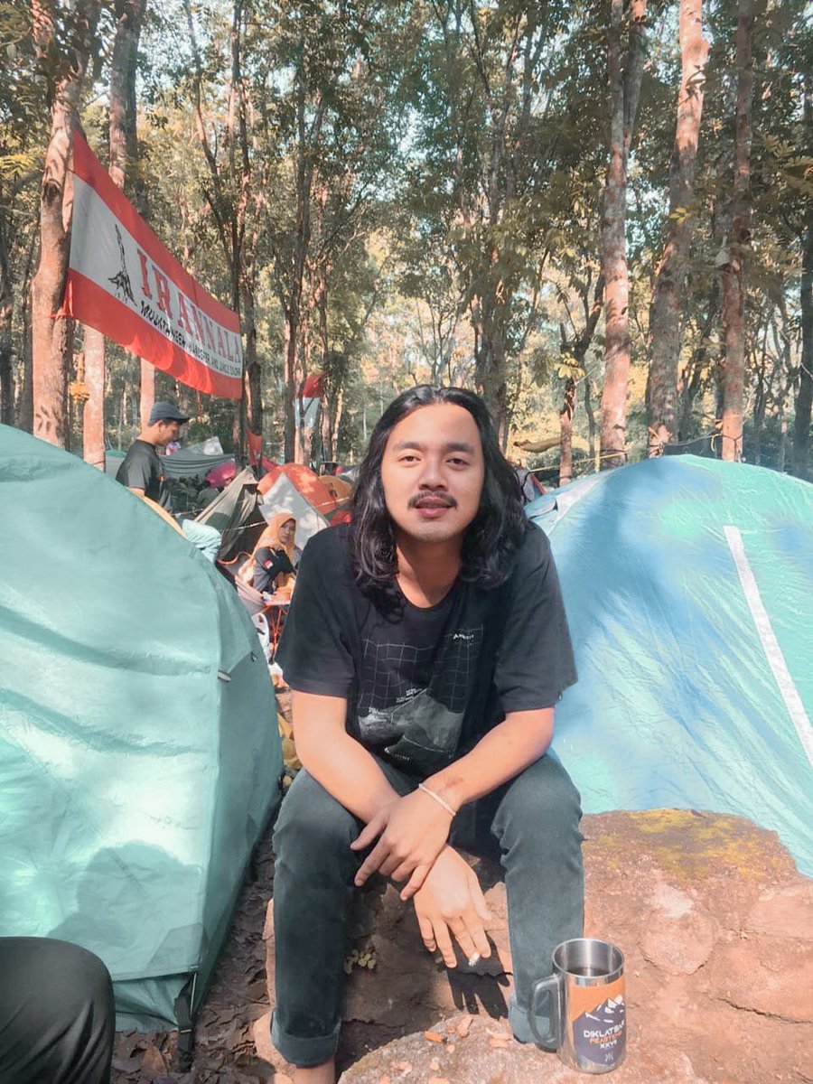 hafizwicaksana's tweet photo. udah jelek kek gini ae akeh seng iri opo maneh dadi vickynitinegorowidyodijigrat
#Salamlestari #salamrimba #savematapanda https://t.co/HFEuSVvf9P