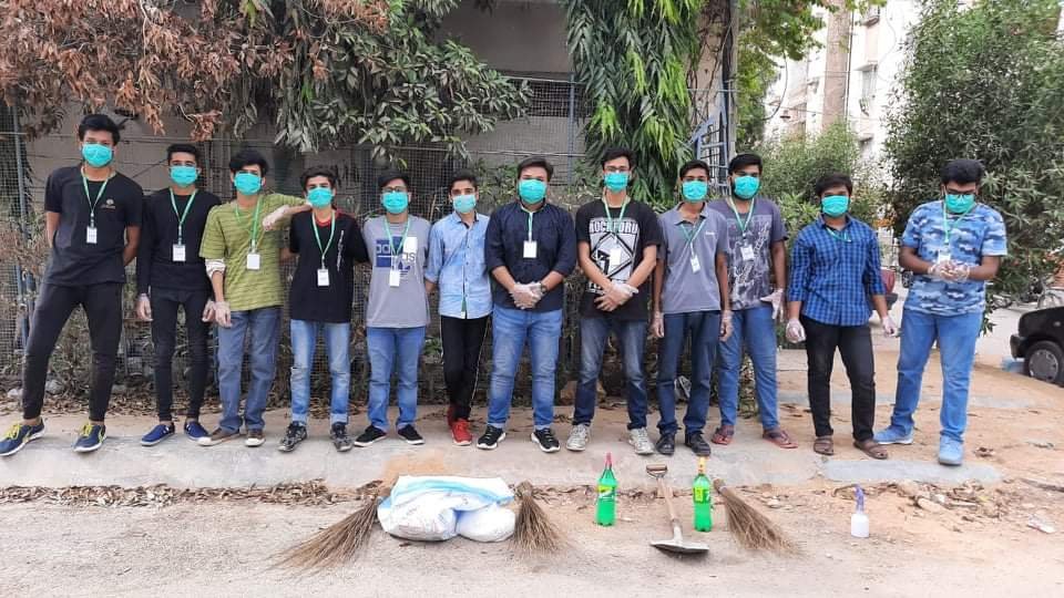 khidmatebashar's tweet photo. 1st day of MY KARACHI CLEAN KARACHI ACTIVITY.
#TeamKBWO #MeraSheharMereLog #Saafkarachi https://t.co/Kl541LvBEL