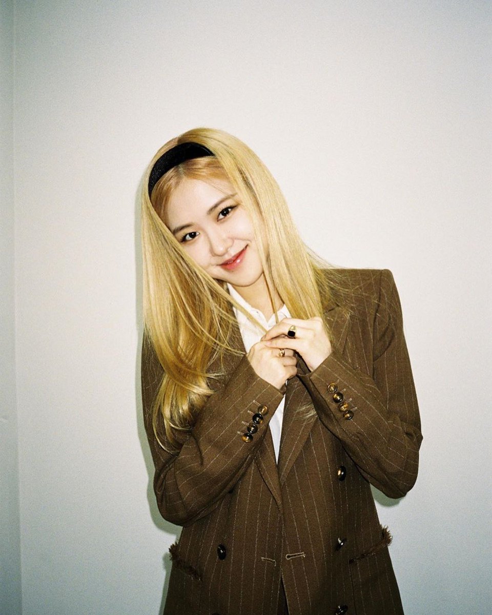 bertha_rs's tweet photo. Rosé yg bertalenta Rosé yg baik hati Rosé yg penyabar Rosé yg selalu kasih yg terbaik buat Blink Rosé yg suka makan dll. Sayang banyak-banyak buat Rosé a.k.a Rosie a.k.a mbak loje a.k.a mbak mawar 
 #FourYearsWithRosé 
#FourYearsWithRosé
#Rosé #Rosé https://t.co/E3IdhglyhU