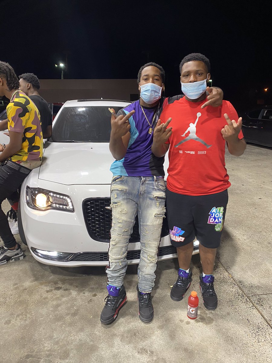 liskeebo's tweet photo. Same Niggaz from the Trenches 🏚 Never Changed Up 🤞🏾 #TL4L https://t.co/vaZsjsVHxl