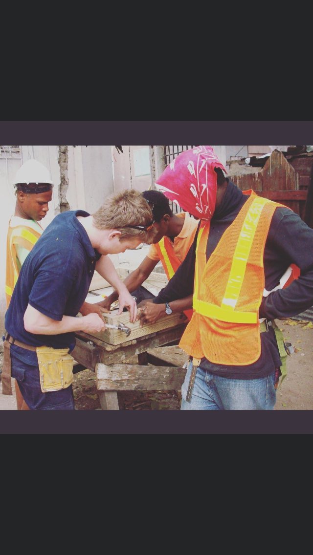 Ben_Collyns's tweet photo. I spent 5 weeks working in Rose town, Kingston Jamaica. Working for the Princes Foundation, we assisted 17 students with renovating an old building into a community office #Jamaica #princesfoundation #craft #skills #education https://t.co/Gq3qiMu8bw
