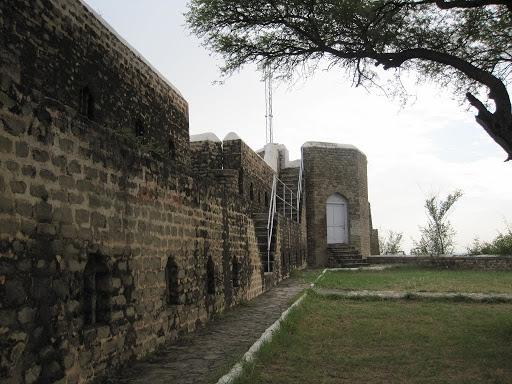 There are 8 forts spread over the small area that forms Mirpur Division. Except Mangla and Ramkot, most of these forts are unknown to the public.This is a thread on these beautiful forts built by Mughals, Gakhars and Dogras which decorate the hilly landscape of this region.