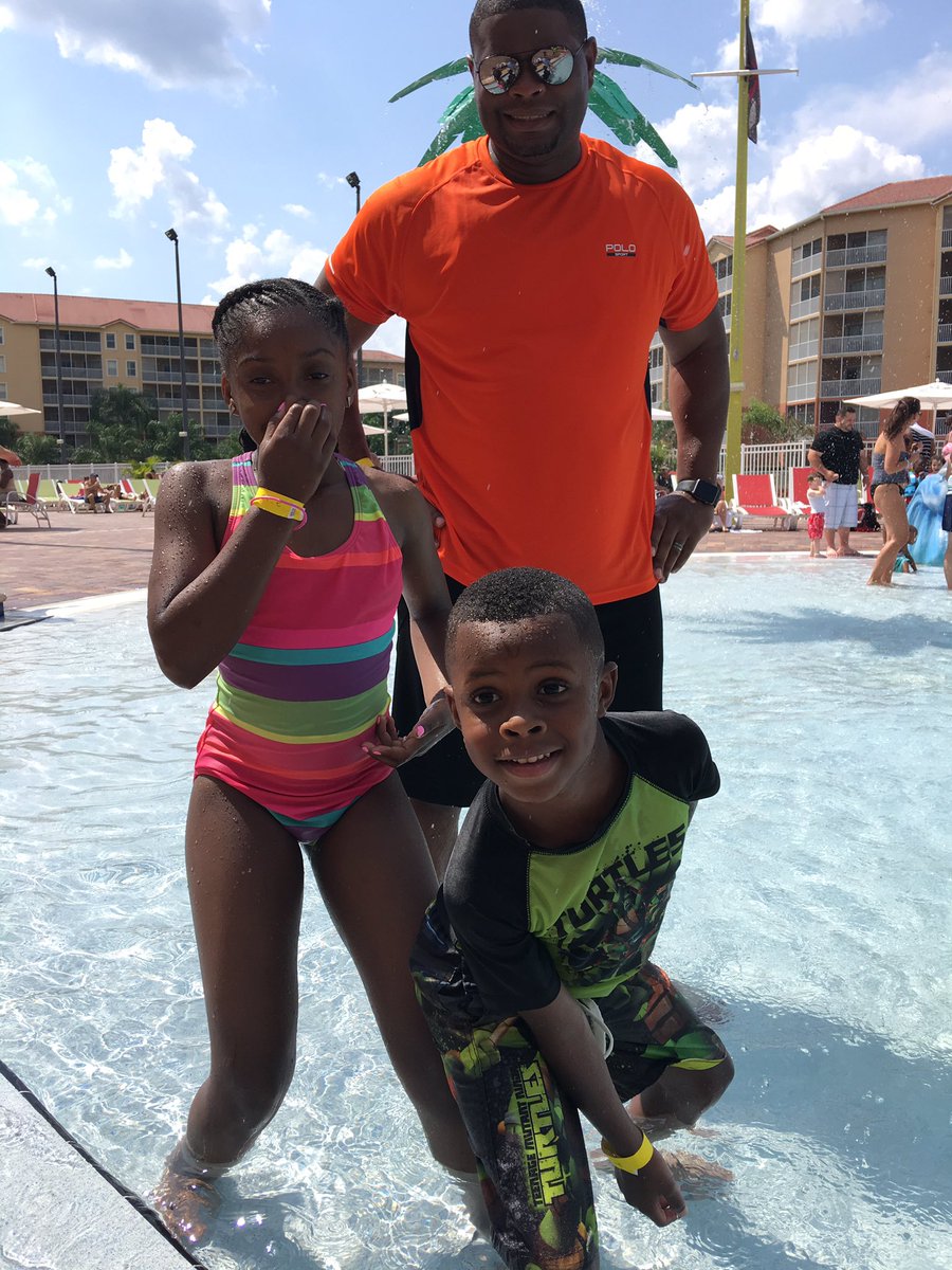 LBilboErvin's tweet photo. Happy Father’s Day @DrWErvin!!! You’re the best teacher, coach, and comedian😍 #TeamCaptain #BestDad #1Husband #ErvinFamily https://t.co/gFq0yaOmTq