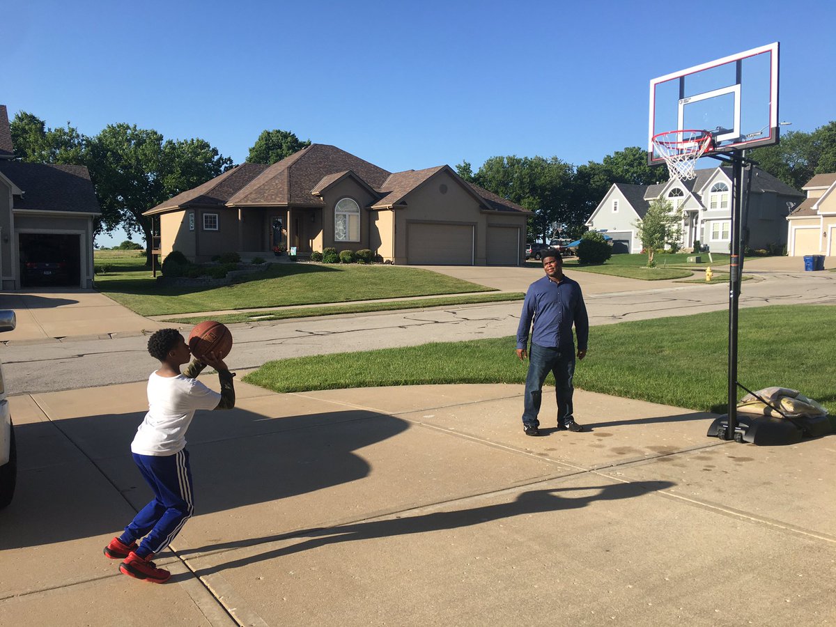 LBilboErvin's tweet photo. Happy Father’s Day @DrWErvin!!! You’re the best teacher, coach, and comedian😍 #TeamCaptain #BestDad #1Husband #ErvinFamily https://t.co/gFq0yaOmTq