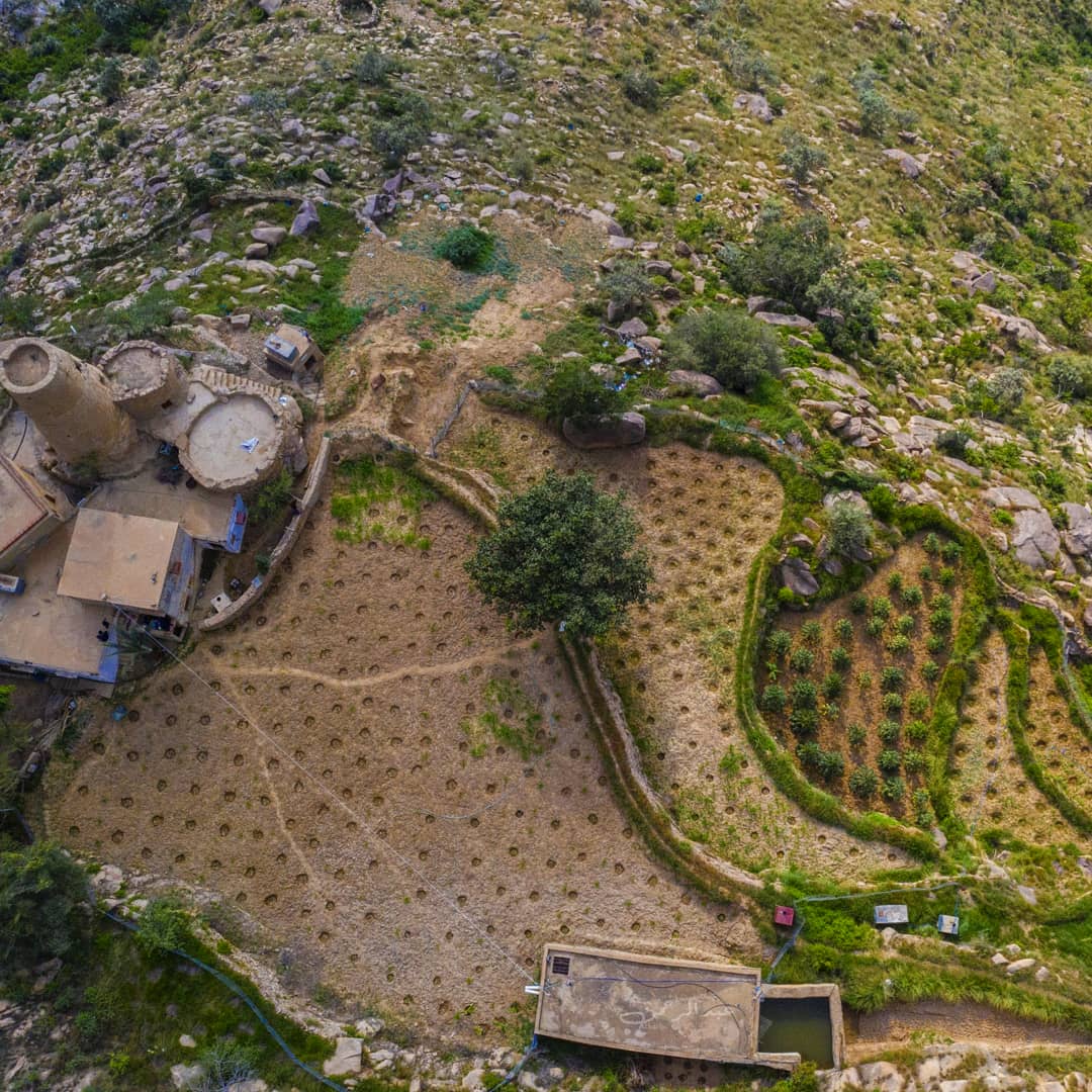 Two villages in Southern  #Saudi Arabia: Al-Hudaihidah & al-ShatbahHistoric villages surround by  #coffee farms, in the Hashr Mountains of  #Jazan Province.via  @abdulalharisi #جبال_الحشر  #جازان  #السياحة_في_السعودية @VisitSaudiNow  @JazanTourism