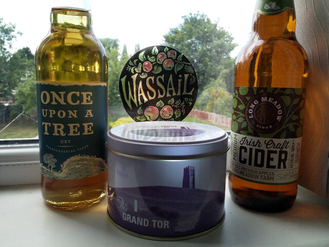 gillyinthepub's tweet photo. All ready for the worlds first online wassail! https://t.co/XyjkqngSWv #ciderbox #shambalafest https://t.co/GZCxNg8x8h