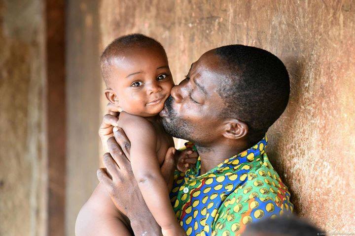 #PourChaqueEnfant : amour, attention, soins 💙. Voilà ce dont a besoin un enfant pour s'épanouir.

#FêteDesPères