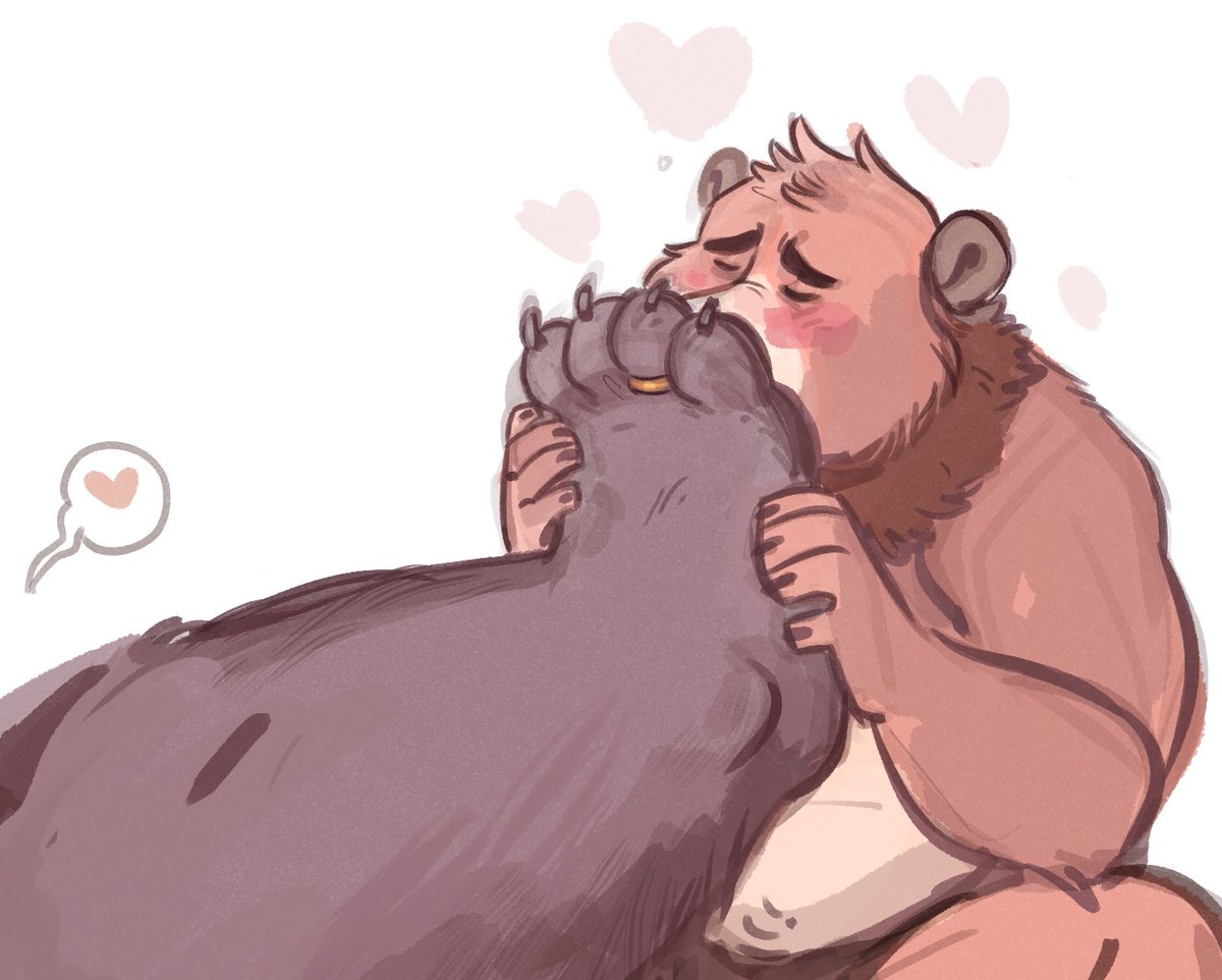 A good son knows where he belongs: Sucking on papa’s fat uncut cock. A good son relishes in his dad’s scent: Bathing in it’s rich, delicious aroma. A good son keeps his daddy happy: Worshipping him daily is routine. Feat @RaiKumaArts and I! Art by @gorilladrama 🐻💦