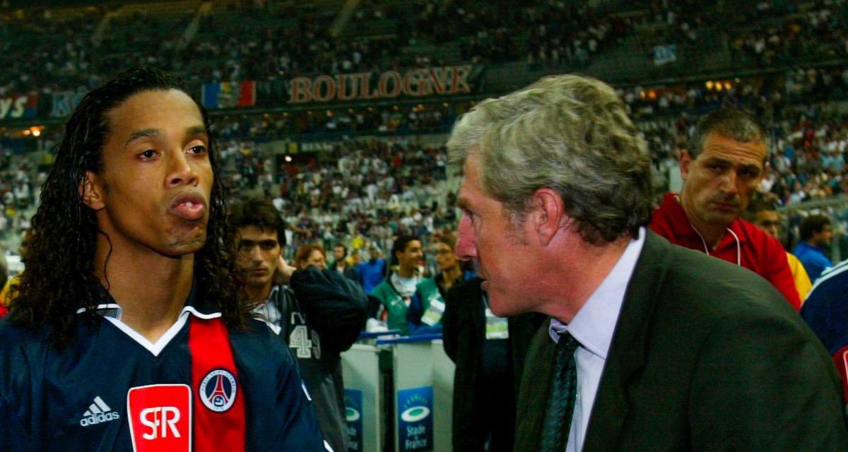 Fraîchement champion du monde, Ronaldinho débarque la saison suivante avec un nouveau statut au PSG mais les relations avec son entraîneur de l’époque, Luis Fernandez, sont spéciales...L’auriverde se retrouve sur le banc, l’équipe tourne mal et les résultats sont décevants..