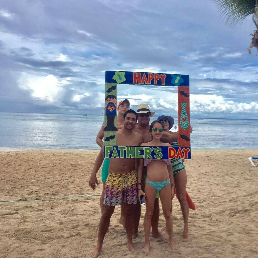 UnlimitedVC's tweet photo. #UVCmemories
“This is my family celebrating #FathersDay on the lovely beaches of #SunscapeSabor in #Cozumel. For us it was an unforgettable experience and this year we will return to celebrate at #NowEmerald in #Cancun”. - Ricardo Spaggiari.
#FathersDayC… https://t.co/DTxs8pZozJ https://t.co/NzZbhkMr4N