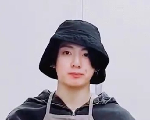 น้องจองกุกอมข้าวแล้วหน้าเปนงี้ตลอด ทุกคนรู้ แฟนคลับรู้ น้องหน้ากลมแบบนี้มาตั้งแต่เด็ก