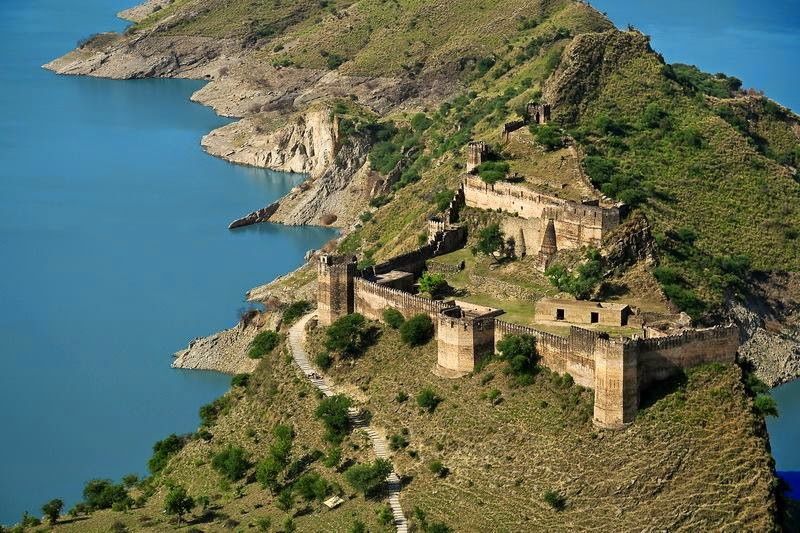 4. Ramkot Fort, Dadyal, MirpurPerhaps the most famous of all forts in Azad Kashmir, Ramkot Fort is majestic. For most part of the year it is only accessible by boat and is located at the point at which Jhelum enters the Mangla Dam.One source says it was built by a Ghorid Sultan