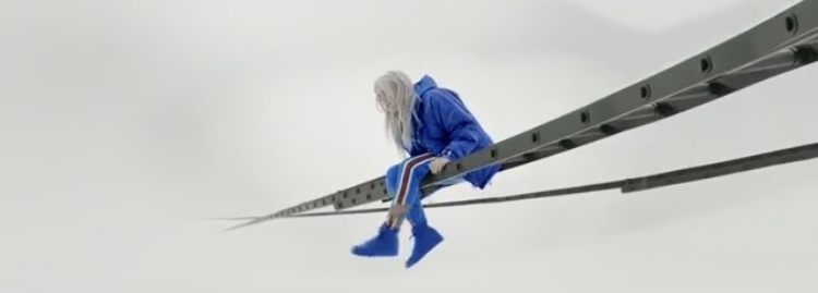 10) Heard of the song ‘Bored’? Probably not, bc it’s saturated with symbolism of someone climbing a ladder to something we never see. She’s wearing all blue (In occult comms, blue=water=information), in another white room, climbing ladders.