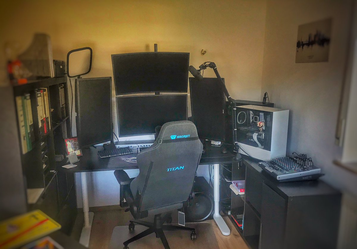 gngr_vkng's tweet photo. Sodele. Setup steht soweit. #schildwall https://t.co/RaI52uHVbr