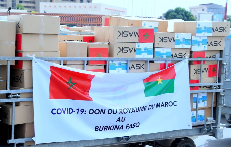 On Monday, June 15th, Burkina Faso received 500,000 face masks, 4,000 coats, 40,000 hygiene caps, 60,000 visors, 2,000 liters of hydroalcoholic gel, as well as 5,000 boxes of chloroquine and 1,000 boxes of Azithromycin.
