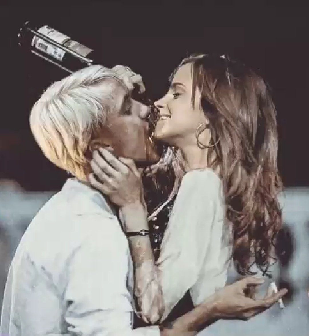 HalfB_Prince's tweet photo. @draco____m и @_hermione_____ я  это фото очутилось сегодня таинственным образом в учительской. Т.к. сейчас каникулы, никто вас отчитывать не будет, но выяснить, кто так хочет рассказать о вас школе нам еще предстоит. https://t.co/Xc2tJkYX1c