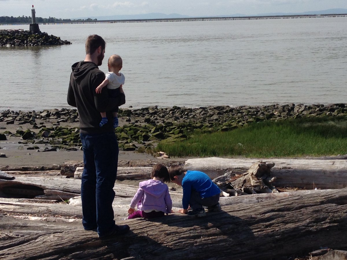 KellyRichmondBC's tweet photo. Happy Father’s Day to all the dads out there! And special wishes to my wonderful husband who is the best dada ever. ❤️
#GarryPoint #TimeFlies https://t.co/vPnaRTbsDt