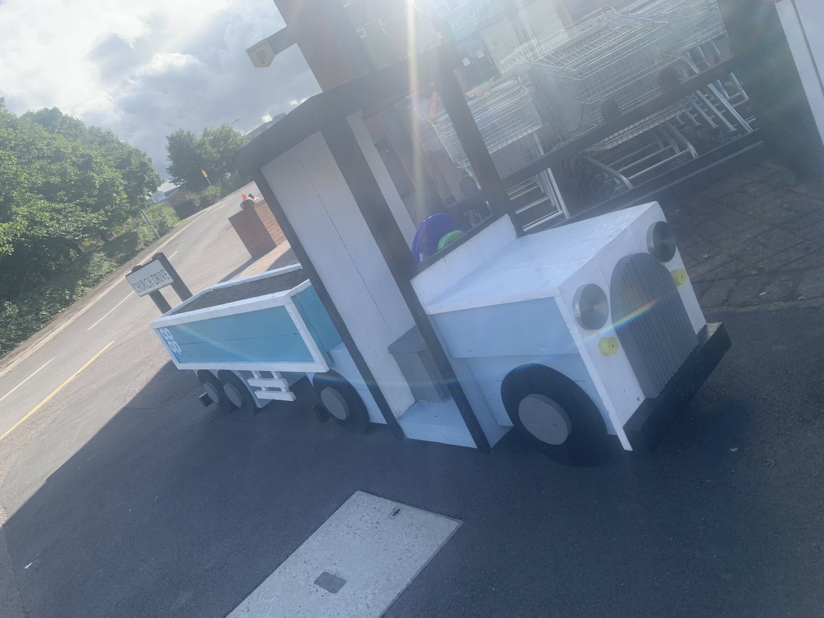 BeardedTrev's tweet image. Latest lorry to join the @coop fleet. 

One of our local residents has made us this amazing planter for outside the store to show his appreciation for how the store has supported the community in recent times 

#ItsWhatWeDo 

@janetjohn21 @tinamitchell123 @simondryell