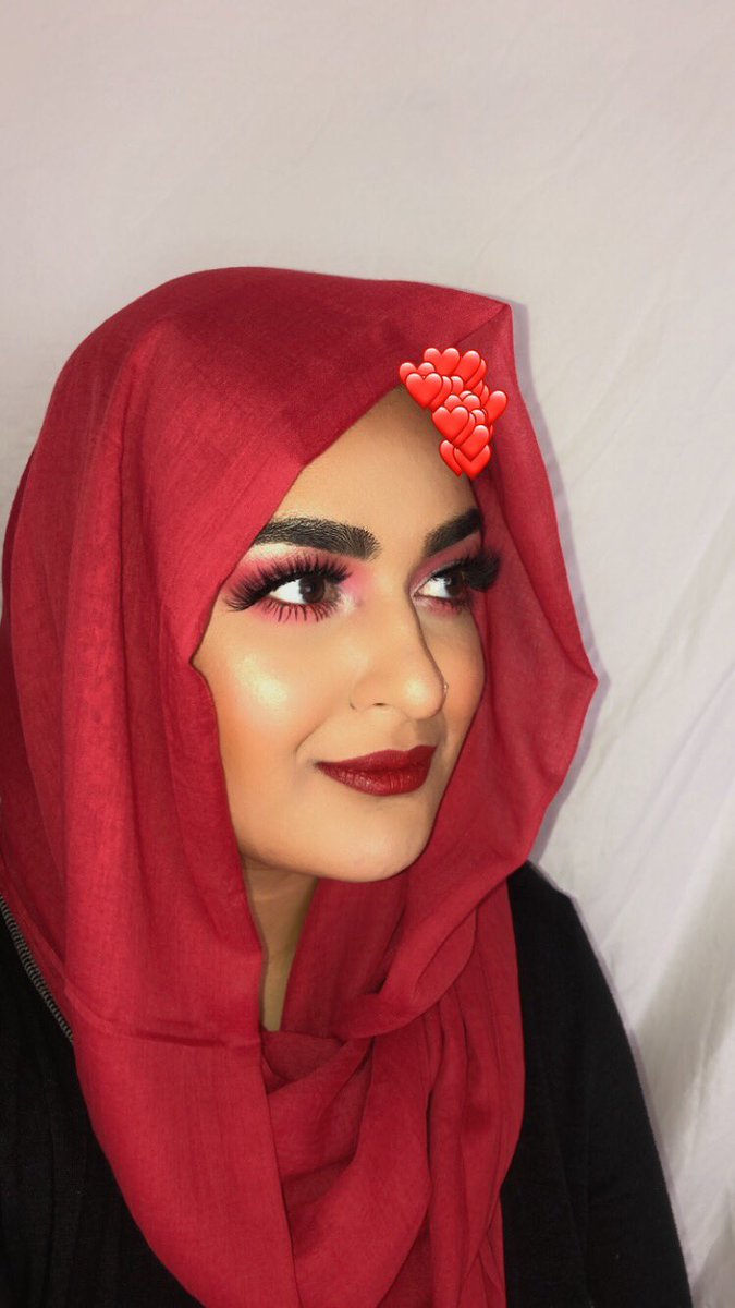 marnsmakeup's tweet photo. I was messing around with the eyeshadows bc I didn’t know what look I was tryna do and it turned out as kinda like a bridal look, idk if that’s just what I think tho?? But I’m thinking I’ll redo this look and properly try it make it bridal 🥺🥺 video for this look tomorrow tho ❤️ https://t.co/eX26wC8L1x