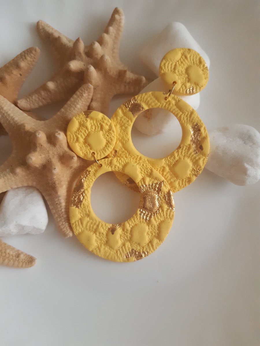ChicGeorgette's tweet photo. My lovely textured #summer #earrings. #customdesigns #yellow #jewelry #Fashion #Bold #elegant #sunny #customcollection https://t.co/hyQgwFi5KX