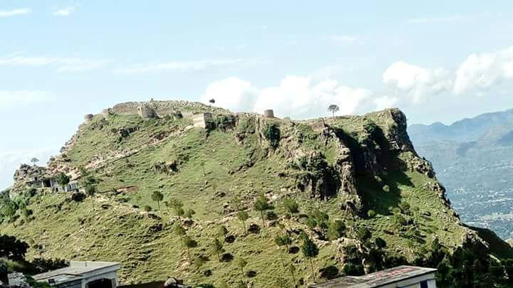 7. Karjai Fort, Khui Ratta, KotliThe fort is probably the most beautiful in this list. It gives a commanding view of the area around Nala Ban. Historically, the area acted as a link between Mirpur and Rajouri.Unfortunately, little of it survives today.