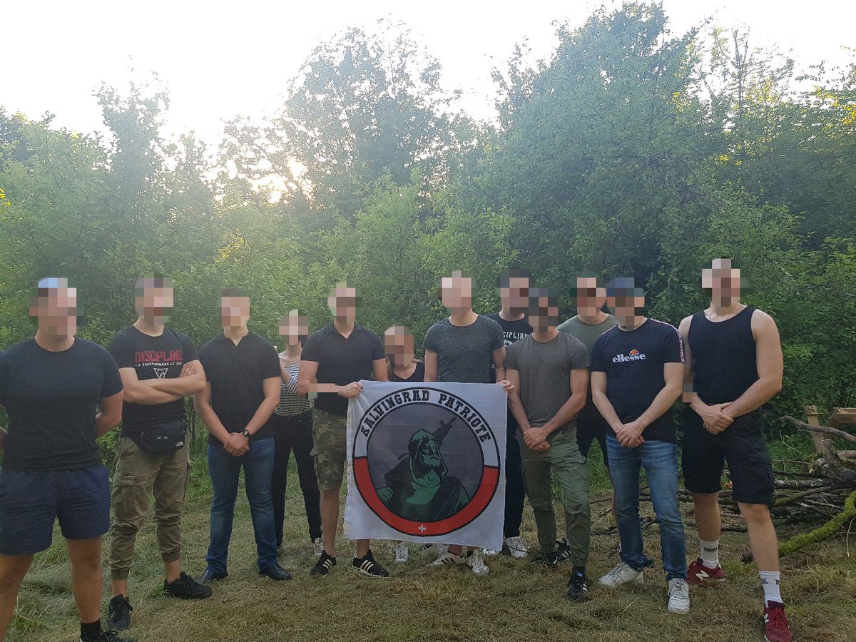 Kalvingrad1291's tweet photo. ➡️ Nos militants lors du solstice organisé par nos camarades d'Edelweiss.

🤝 Une soixantaine de militants venus de toute la France étaient présents. Une occasion de plus pour le groupe de créer et tisser des liens.

#RejoinsLaBande #KalvingradPatriote https://t.co/TqFKh1hERv