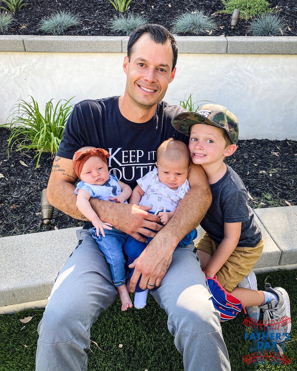 Dodgers's tweet photo. Happy #FathersDay from your Los Angeles Dodgers! https://t.co/jtqGi7hrTP