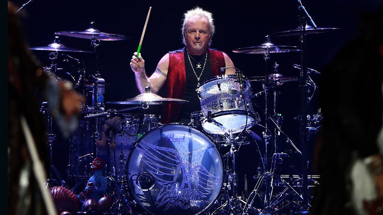 Happy Birthday to Joey Kramer who turns 70 today!    