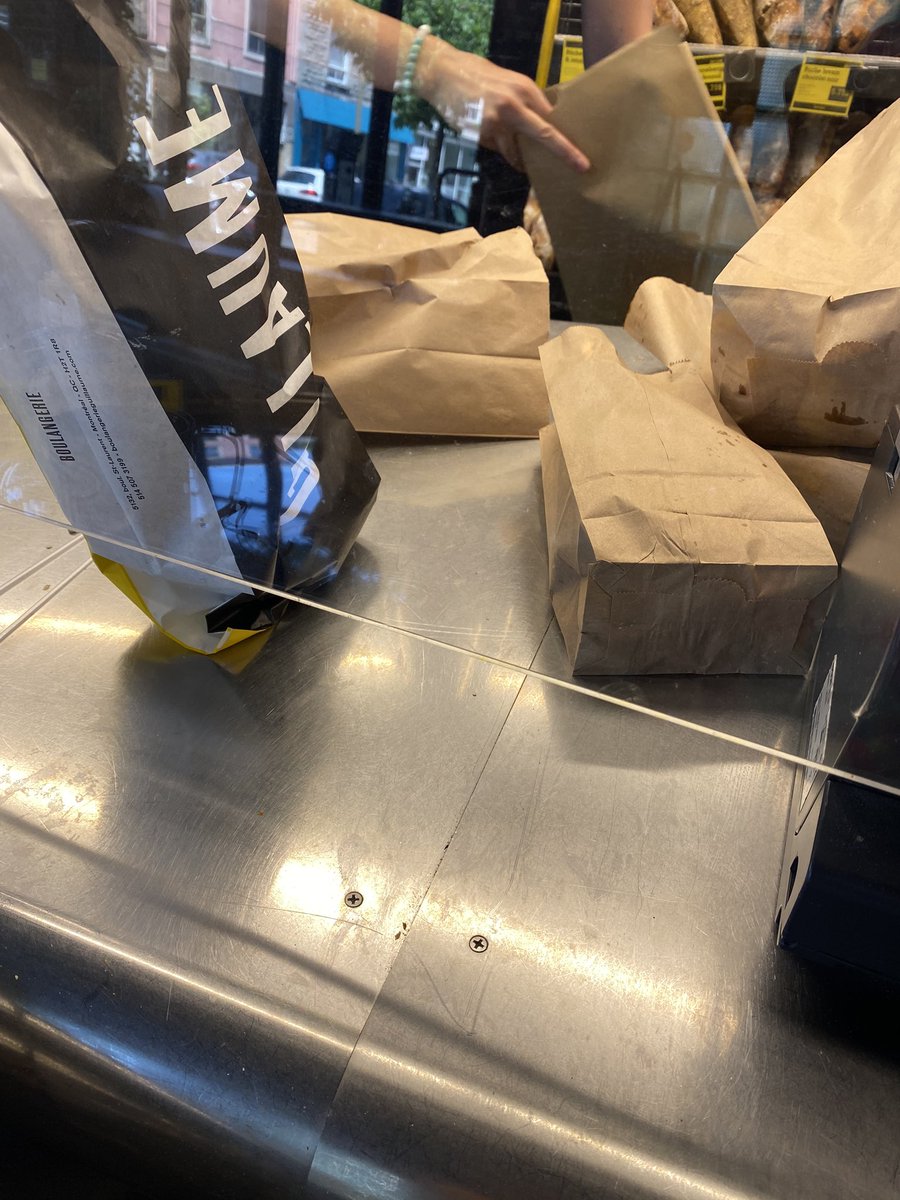 alex_shiri's tweet image. I’m so completely and utterly blazed out of my mind whenever I come into this French bakery and it’s so hard to communicate #olivebread