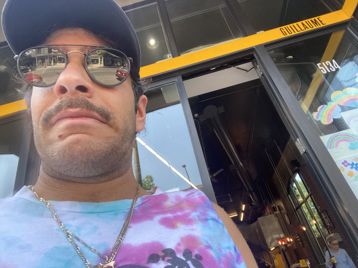 alex_shiri's tweet image. I’m so completely and utterly blazed out of my mind whenever I come into this French bakery and it’s so hard to communicate #olivebread