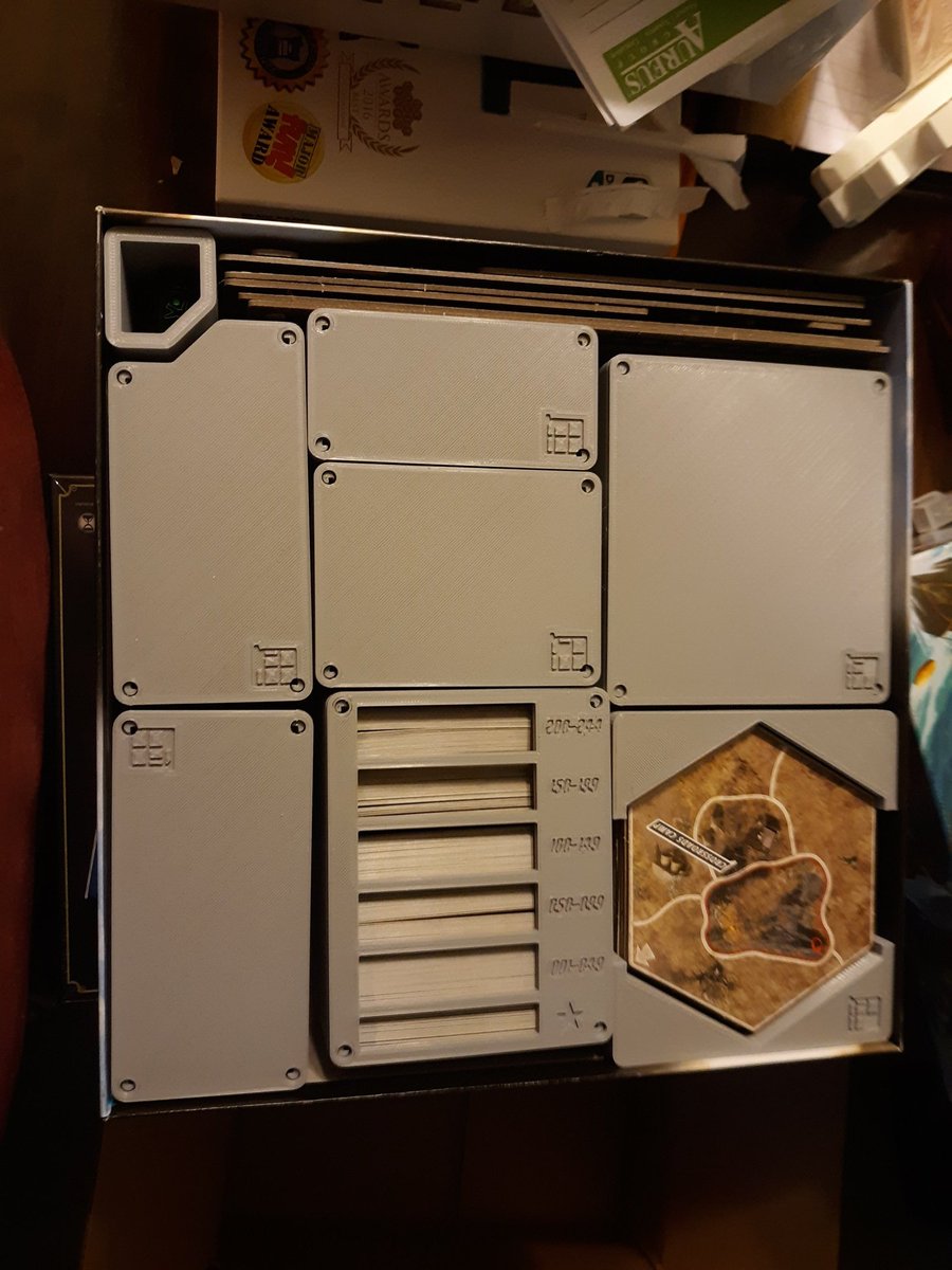 OverlandGamer's tweet image. Before and after photos of #FalloutTheBoardGame from @FFGames 
Plans can be found thingiverse.com/thing:3436382