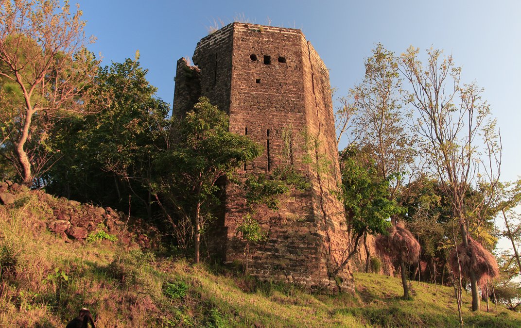 8. Baral Fort, KotliOne of the many forts built on the frontiers of the valley, it is located approximately 10 kilometers North of Bhrand Fort, securing one of the many routes of ingress.