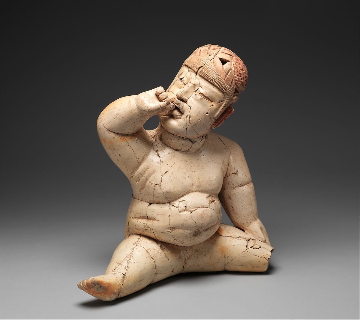 Le temps passe, et nous voici déjà dans le Préclassique Moyen (1200–300 av J-C) !A cette période émergent les Olmèques qui produisent des figurines de bébés dodus : les baby faces.
