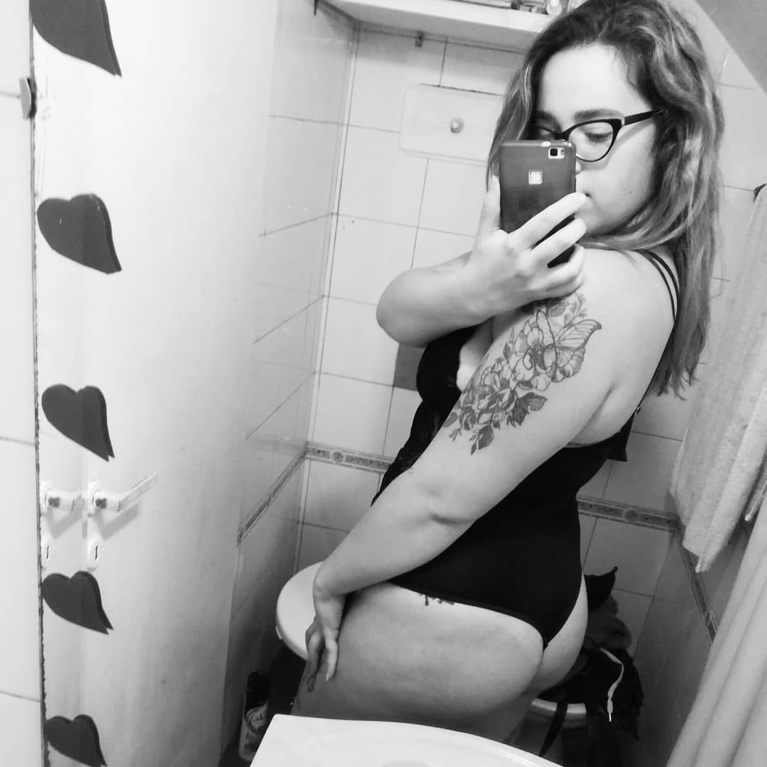 LolaFox01's tweet photo. Seguimos agendando sexting para el día de hoy! 
Y no te olvides de pedirle mi catálogo así tenés unos videitos y fotitos para que se te vuele la cabeza. https://t.co/kcL53syl8Q