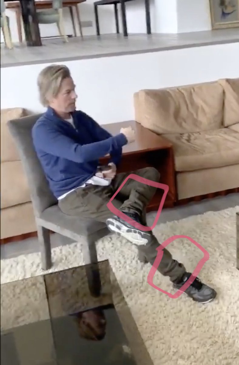 FreetheButerfli's tweet photo. This is the news of the day guys!
David Spade is under house arrest.
The only thing that we have to know is if he is arrested for child trafficking or for the murder of his sister in law: Kate Valentine (Spade) or both.
Many people might fall with him starting with his brother. https://t.co/8yQ6TZpSwj
