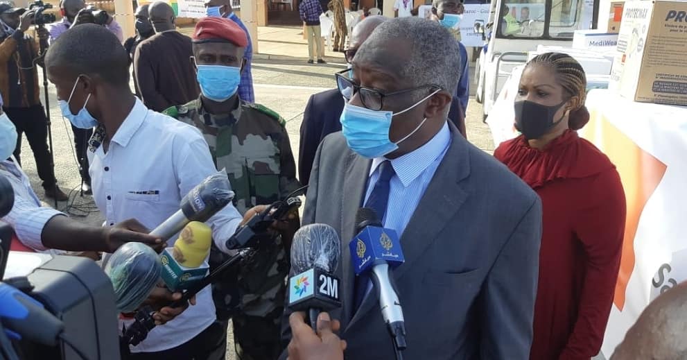 In Conakry, the Moroccan aid was received by the Guinean Minister for Foreign Affairs, HE Mamadi Toure, and the Minister Counselor for the Presidency, HE Mohamed Lamine Dounbouya.  @MoroccoGuinea