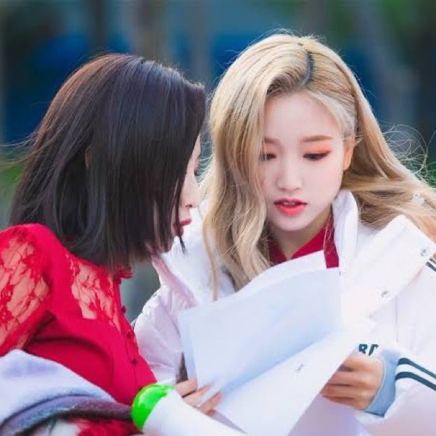haseul & gowon where are the videos hello?
