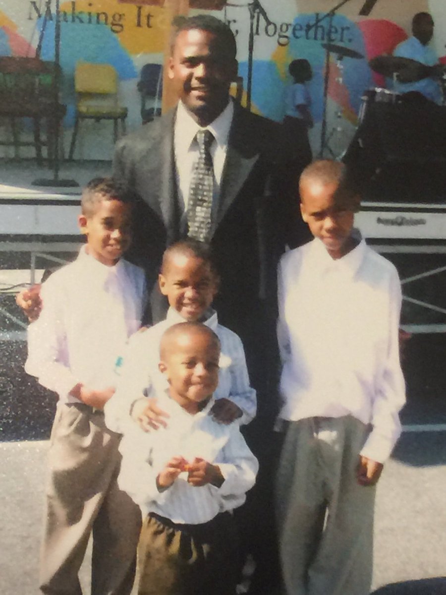 DJTeeb's tweet photo. HAPPY FATHERS DAY DAD 🖤💜🖤💜 Love you to pluto and back, I appreciate you for never giving up on us and always having our back when we need a push ✊🏽🖤 ALSO, BIG THANK YOU FOR ACCEPTING ME FOR WHO I AM 🖤🖤🖤🖤🖤 https://t.co/S8pJFVbumS