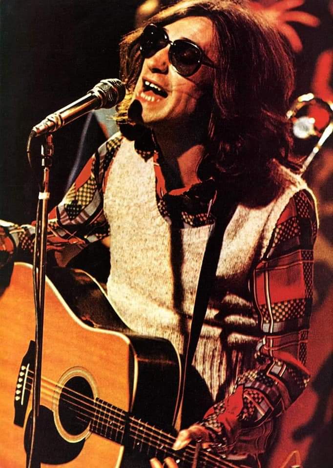 Happy 76th Birthday Ray Davies.
Born June 21, 1944 