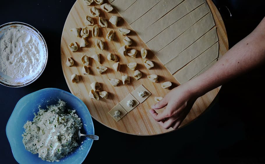 clarelynchred's tweet photo. Mon 9-10am #SohoHour
https://t.co/vKmeOK9sdx
1. Journalist @Samantha_J_Rea top tips on making pasta from scratch (&amp; why doing it can be a sort of therapy)
2. Anna McCaffrey from @sohojoeuk &amp; @WeAreSohoLDN a community of 46 indy businesses on D'Arbly St #SpiritOfSoho
+ #LocalNews https://t.co/rEMCVGijxM