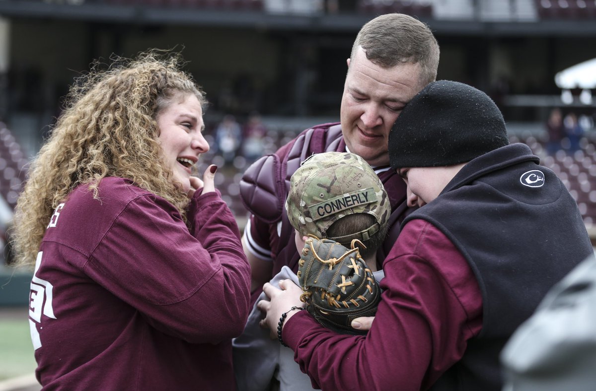 HailStateBB's tweet photo. Happy #FathersDay to all of the great Diamond Dawg dads out there!

#HailState🐶 https://t.co/KwN2MewSOk