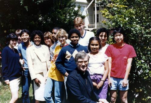 jenn_stringer's tweet photo. Happy Father's Day. I miss my dad but he made a huge impact. Picture of our youth Group at Angelica Lutheran in LA (Dad kneeling). Link to article about his efforts to designate the church as a sanctuary for El Salvadorian refugees in the 1980's. https://t.co/YzCM8shpCM https://t.co/c15Yg3fpeo