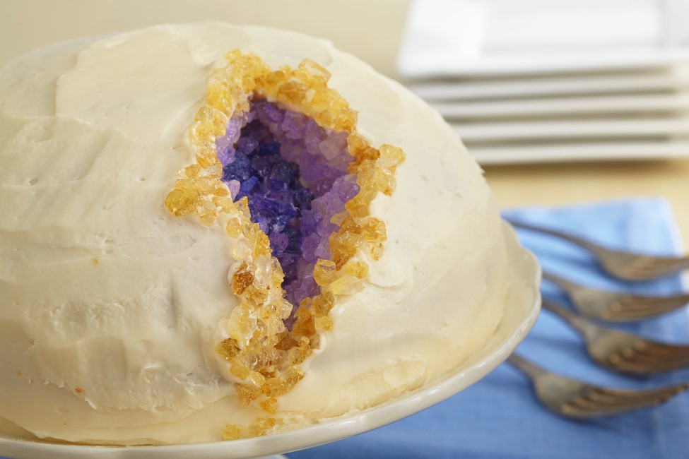 existencetits's tweet photo. @beee_maddi I hope it was great! (and today too) here are some suggestive geode cakes filled with crystals https://t.co/KJlW0u25t9