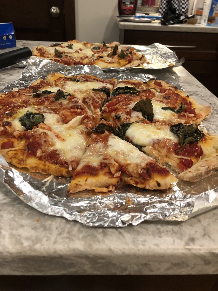 ryanbenson_'s tweet photo. @GordonRamsay margarita pizza with homemade dough and sauce and featuring 3 bulbs of garlic what you think https://t.co/DRcoLstqAz